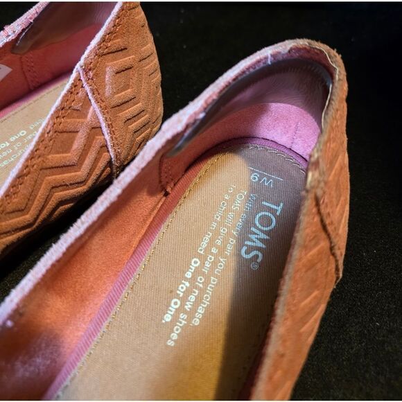 Toms Pink Suede Women's Flats - Picture 6 of 10